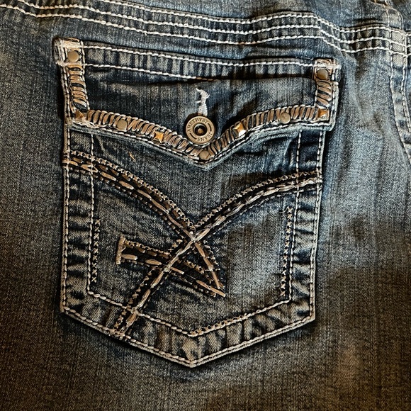 Slightly Distressed Amethyst Women’s Size 18 Jorts with Pocket Decals - Picture 9 of 9